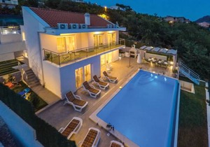 4 bedroom accommodation in Kucine