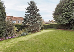 4 bedroom accommodation in Thornton-Le-Dale, near Pickering