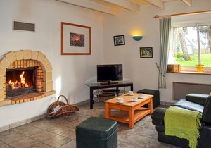 4 bedroom accommodation in Pléhédel