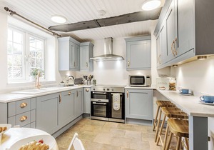 4 bedroom accommodation in Bacton, Norwich