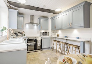 4 bedroom accommodation in Bacton, Norwich