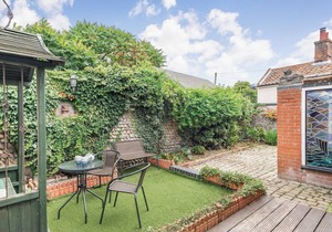 4 bedroom accommodation in Bacton, Norwich