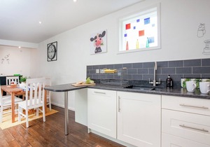 4 bedroom accommodation in Shaldon