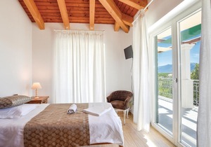 4 bedroom accommodation in Cista Provo
