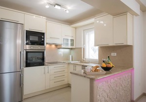 4 bedroom accommodation in Prolozac