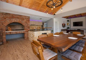 4 bedroom accommodation in Prolozac