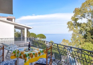 4 bedroom accommodation in Stalettì