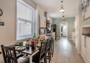 4 bedroom accommodation in Bacton