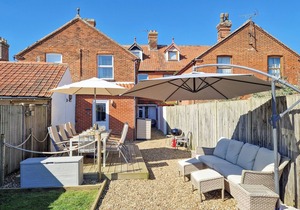 4 bedroom accommodation in Bacton