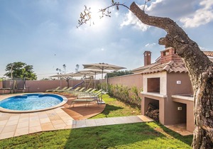 4 bedroom accommodation in Bibici