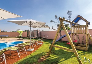 4 bedroom accommodation in Bibici