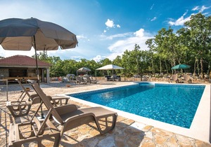 4 bedroom accommodation in Zmijavci