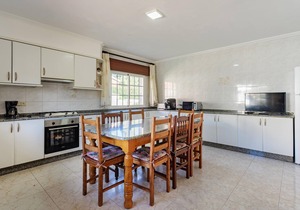 4 bedroom accommodation in Poio