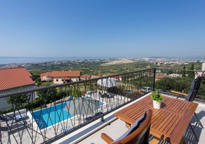 4 bedroom awesome home in Kucine