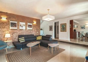 4 Bedroom Beautiful Home In Supetar