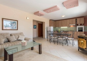 4 bedroom cozy home in Medici