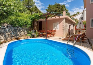 4 bedroom cozy home in Medici