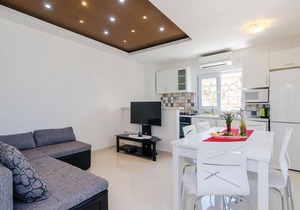 4 bedroom cozy home in Slano