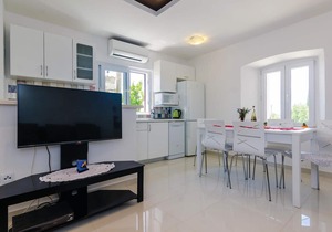 4 bedroom cozy home in Slano