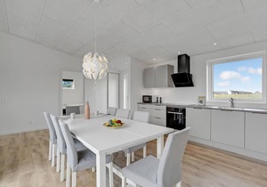 4 bedroom gorgeous home in Løgstrup