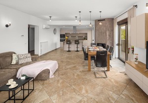 4 bedroom gorgeous home in Nova Vas