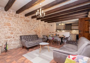 4 bedroom lovely home in Zmijavci