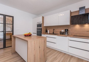 4 bedroom lovely home in Donje Rastane