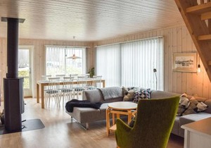 4 Bedroom Stunning Home In Øyer