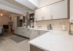 4 Bedrooms, sleeping 6, just 2 minutes walk from Hebden Bridge town square .