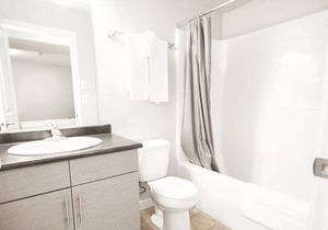 4 Bedrooms Townhouse with Parking & Wi-Fi