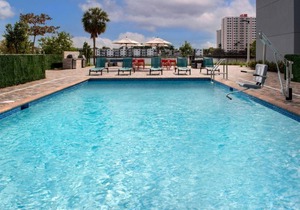 4 Contemporary Units, Free Breakfast and Airport Shuttle! Minutes to Marlins Park