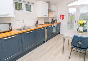 4 FARAWAY FIELDS, pet friendly, luxury holiday cottage in Dobwalls