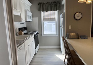 4 Houses To The Beach, Quiet Area, 1st Floor Unit