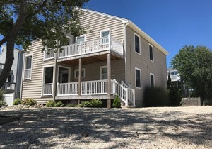 4 Houses To The Beach, Quiet Area, 1st Floor Unit