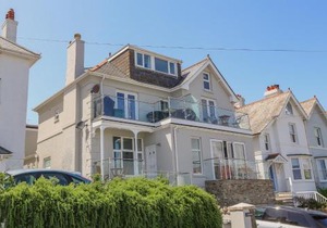 4 Lyndhurst