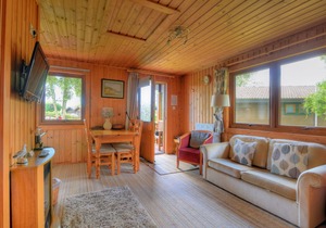 4 PINEWOOD RETREAT, family friendly, with pool in Lyme Regis