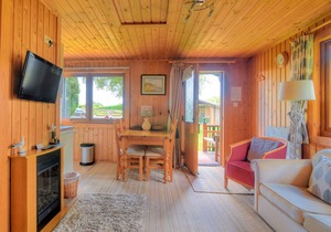 4 PINEWOOD RETREAT, family friendly, with pool in Lyme Regis