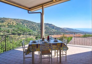 4 room accommodation in Montepaone