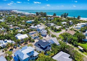 4 Sandpipers: Dog Friendly Pool & Spa Home 1.5 Blocks to Beach by Anna Maria Life Vacation Rentals