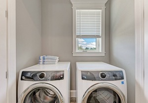 4 Sandpipers: Dog Friendly Pool & Spa Home 1.5 Blocks to Beach by Anna Maria Life Vacation Rentals