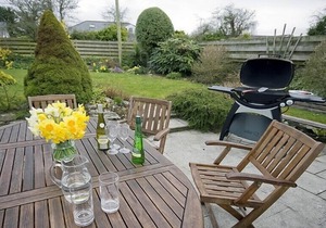 4-Star Family Home in Rock: private garden, walk to beach & pet friendly