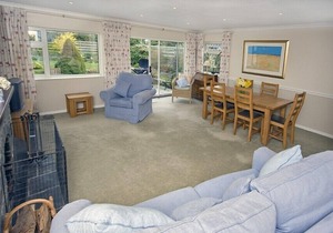 4-Star Family Home in Rock: private garden, walk to beach & pet friendly
