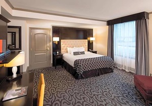 4-Star Hotel ∙ Hotel Blackhawk, Autograph Collection