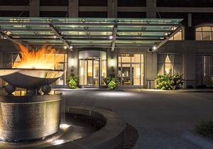 4-Star Hotel ∙ Hotel Blackhawk, Autograph Collection