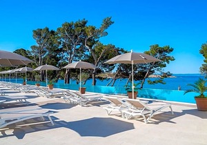 4-Star Hotel ∙ Valamar Meteor Hotel