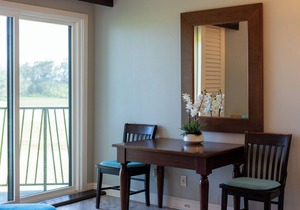 4 Star Oceanfront Property, Kauai Beach Resort, 4 Pools, Restaurants on Site