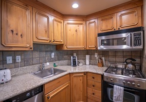 4-Star Zermatt Resort King Villa with Full Kitchen-Only 15 Mins to Park City!