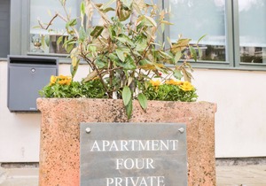 4 THE POTTERY, pet friendly, character holiday cottage in Dartmouth