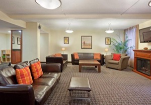 4 x Junior Corner Queen Room at Hotel Saint-Laurent Montreal