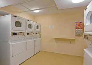 4 x Junior Corner Queen Room at Hotel Saint-Laurent Montreal